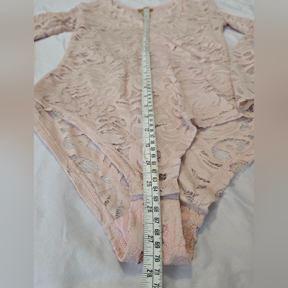 NWOT H&M GOLD LABEL Lace Long Sleeve Bodysuit - Peach. Size 2. - Picture 11 of 12